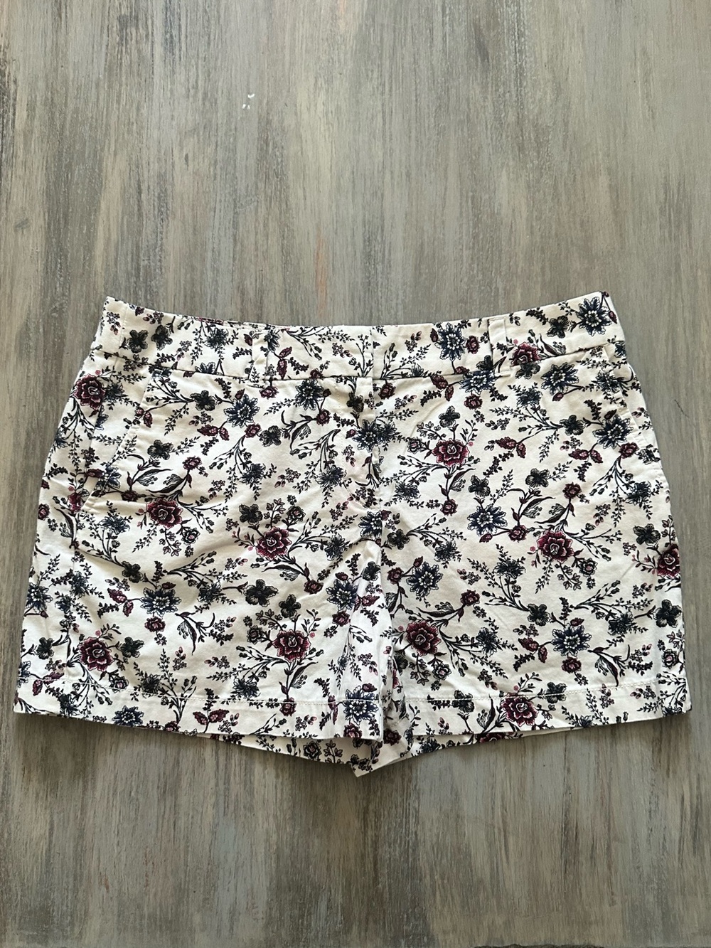 Ann Taylor LOFT Women’s Floral Print Shorts